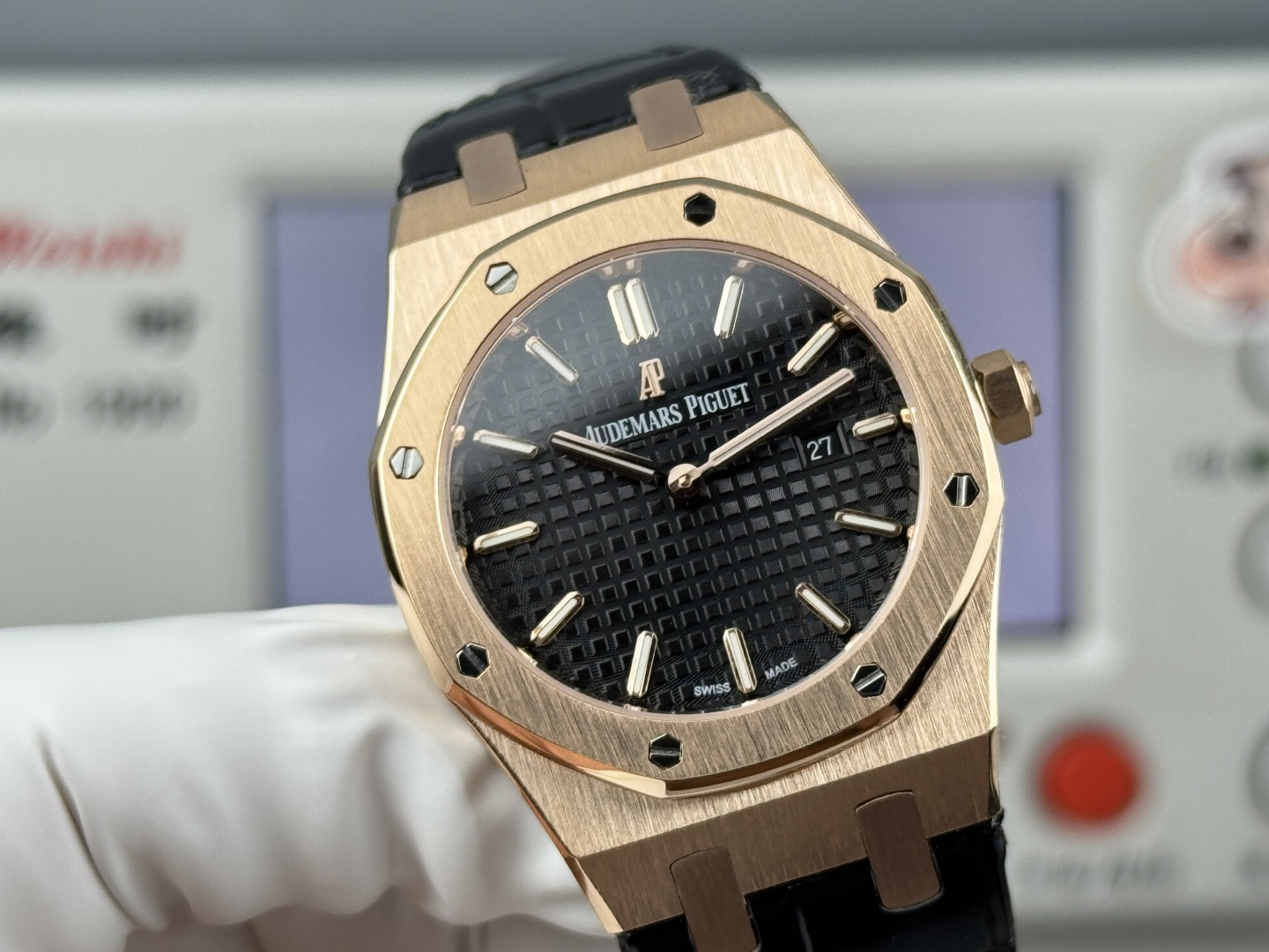 High Quality Replica Detail Shot