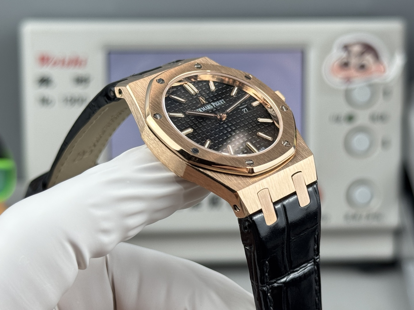 High Quality Replica Detail Shot