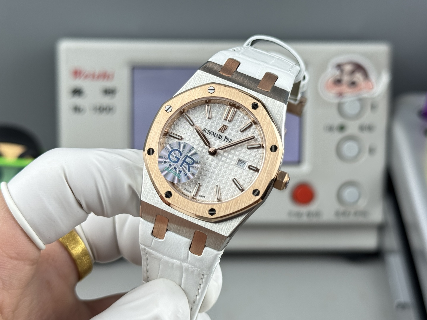 High Quality Replica Detail Shot