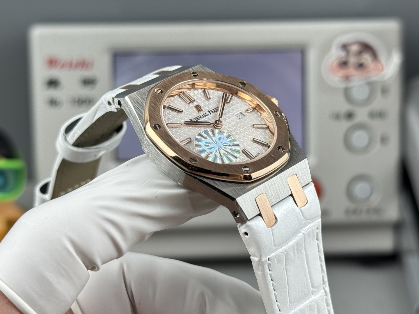 High Quality Replica Detail Shot