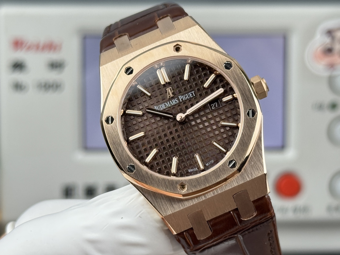 High Quality Replica Detail Shot