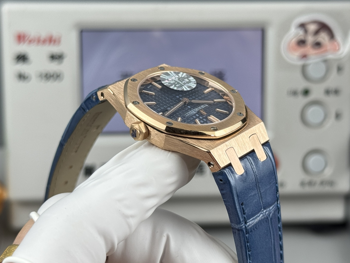 High Quality Replica Detail Shot