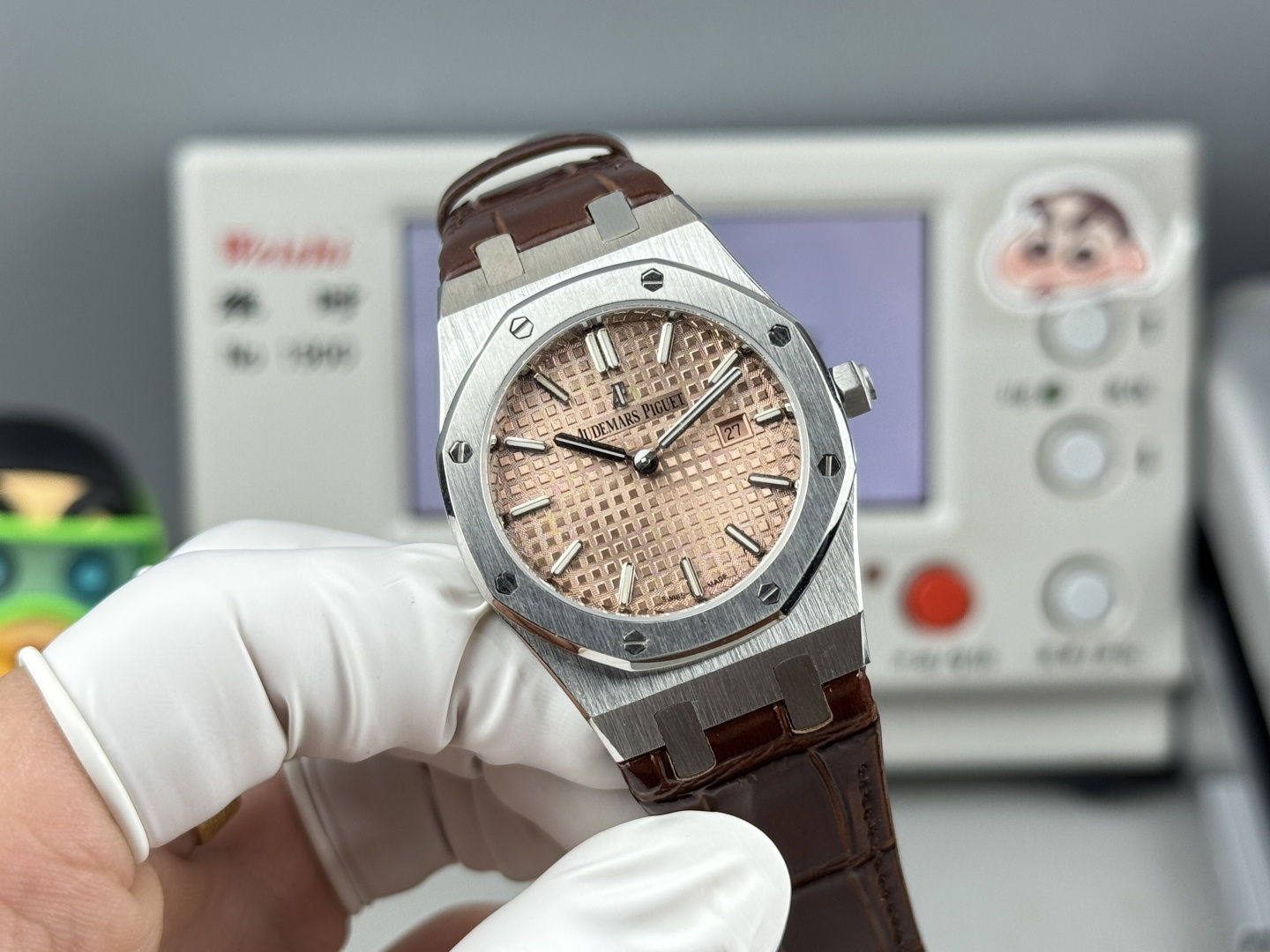 High Quality Replica Detail Shot