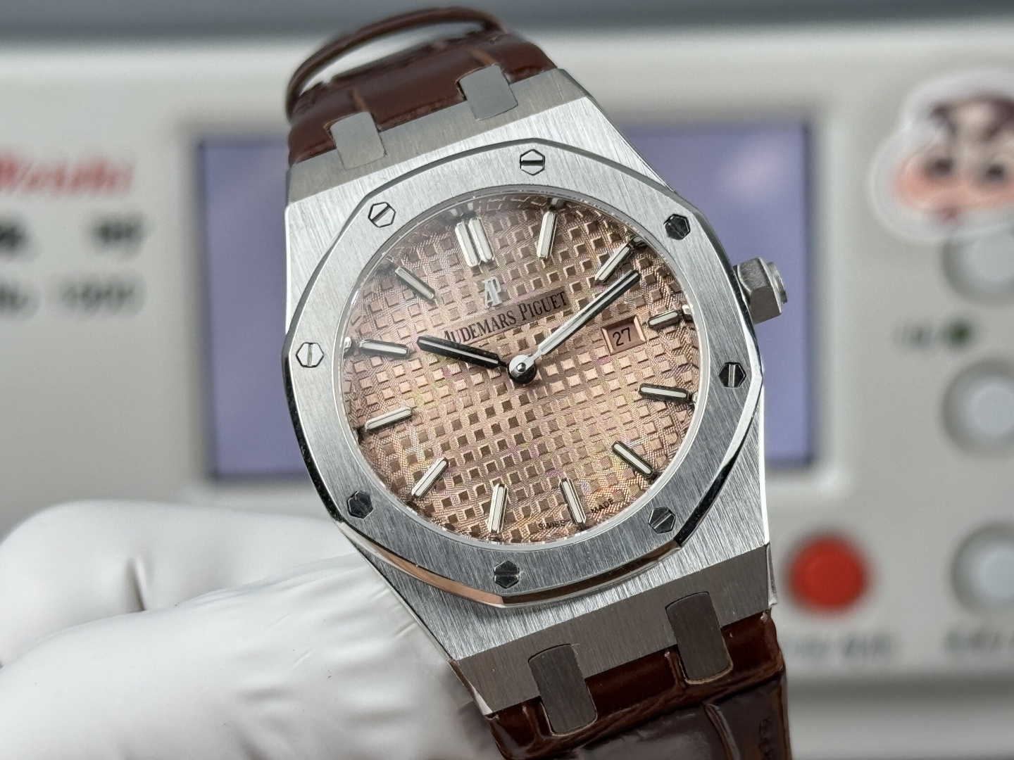 High Quality Replica Detail Shot