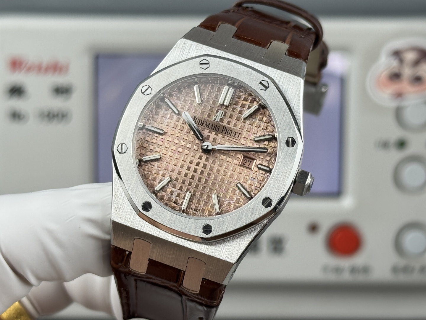 High Quality Replica Detail Shot