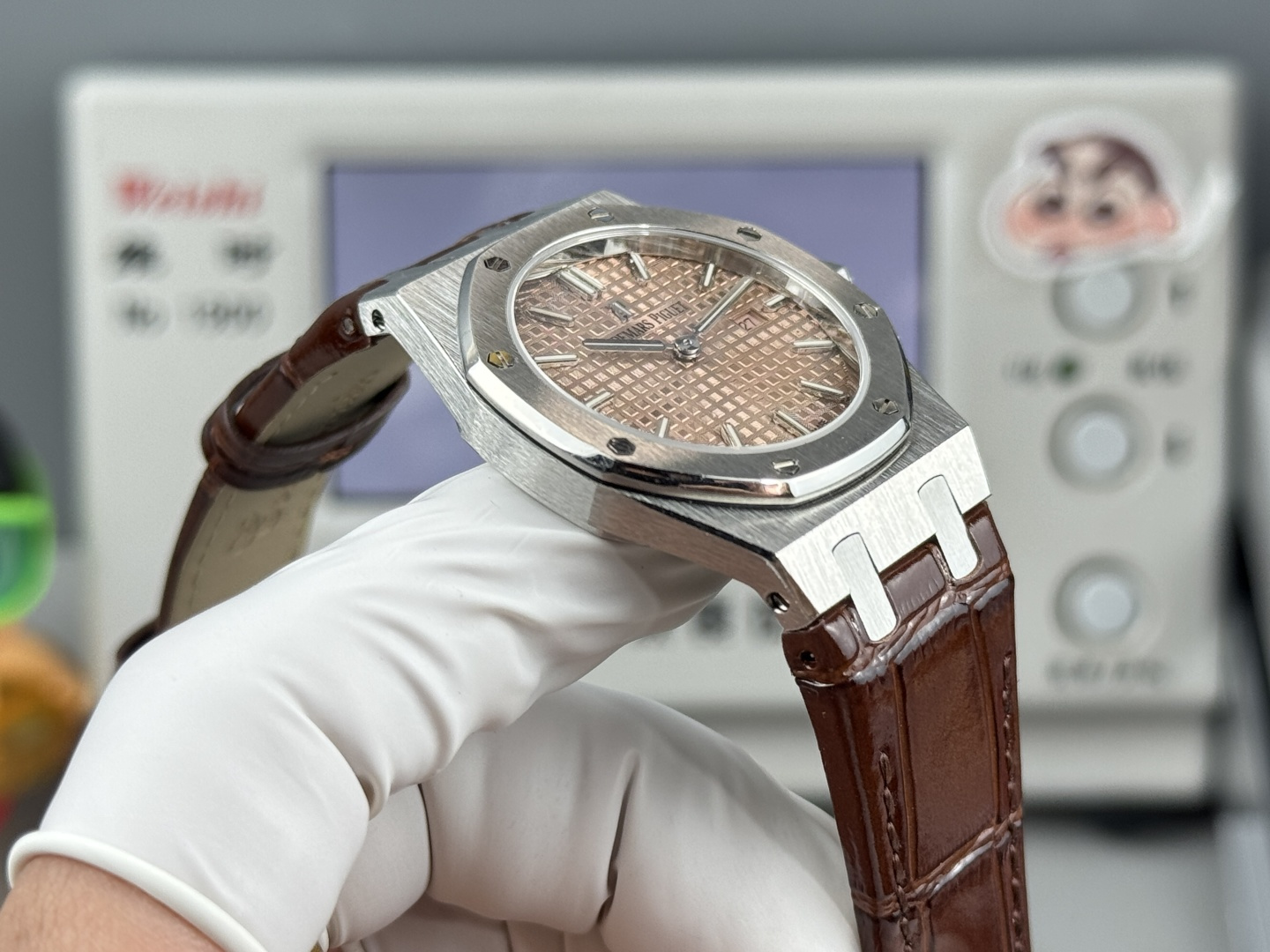 High Quality Replica Detail Shot