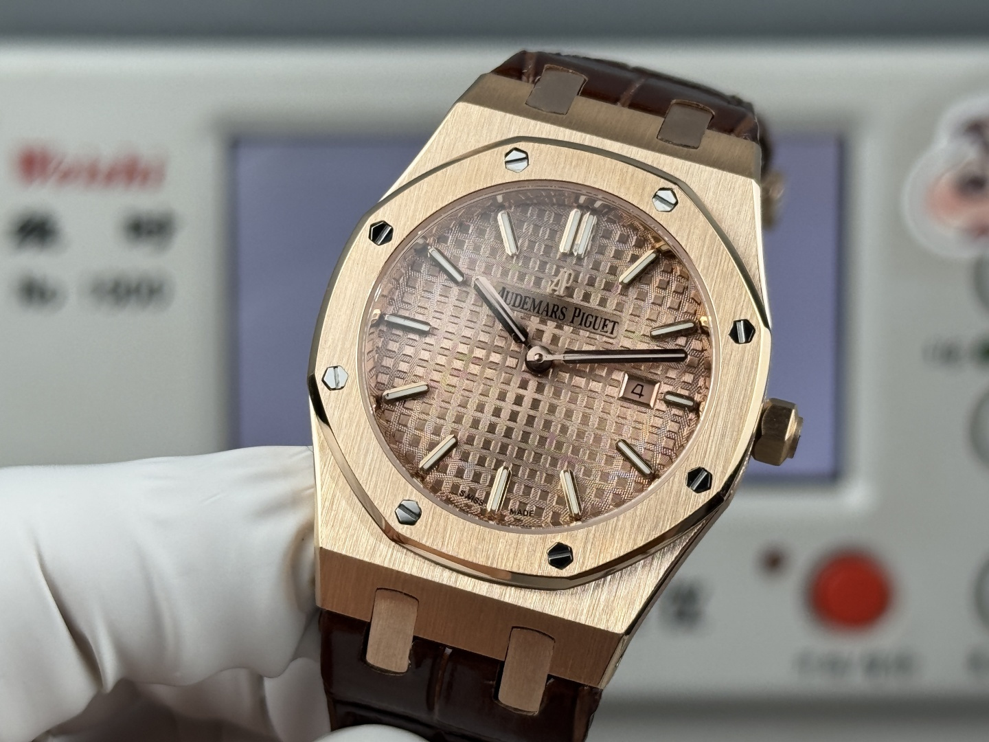 High Quality Replica Detail Shot