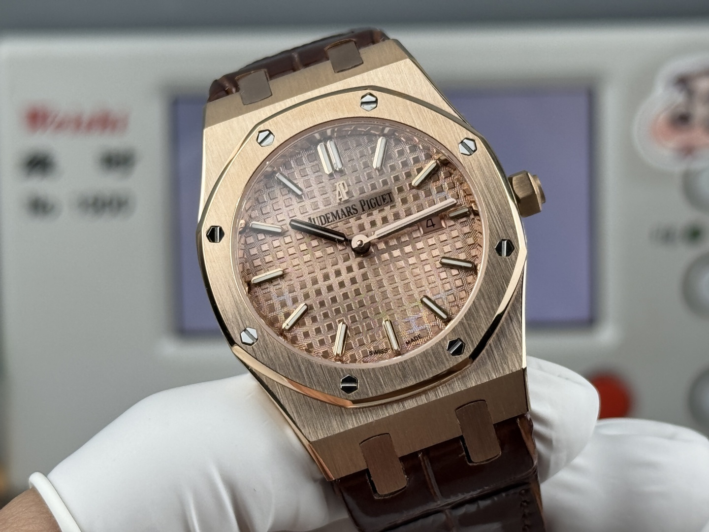 High Quality Replica Detail Shot