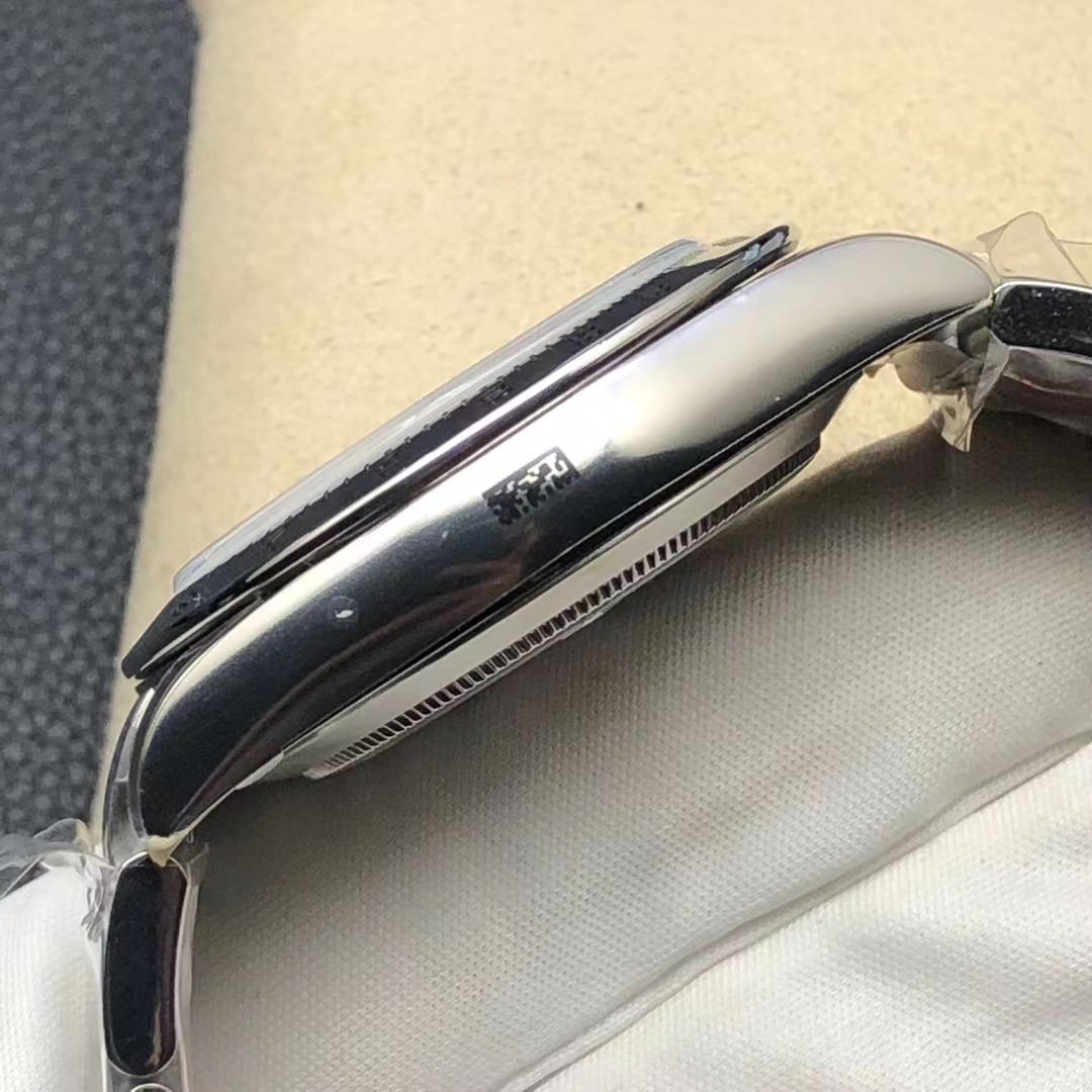 High Quality Replica Detail Shot