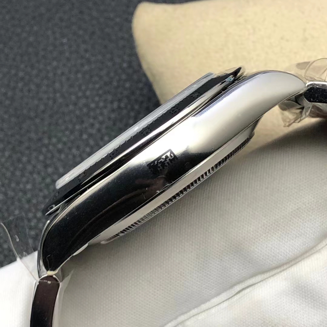 High Quality Replica Detail Shot