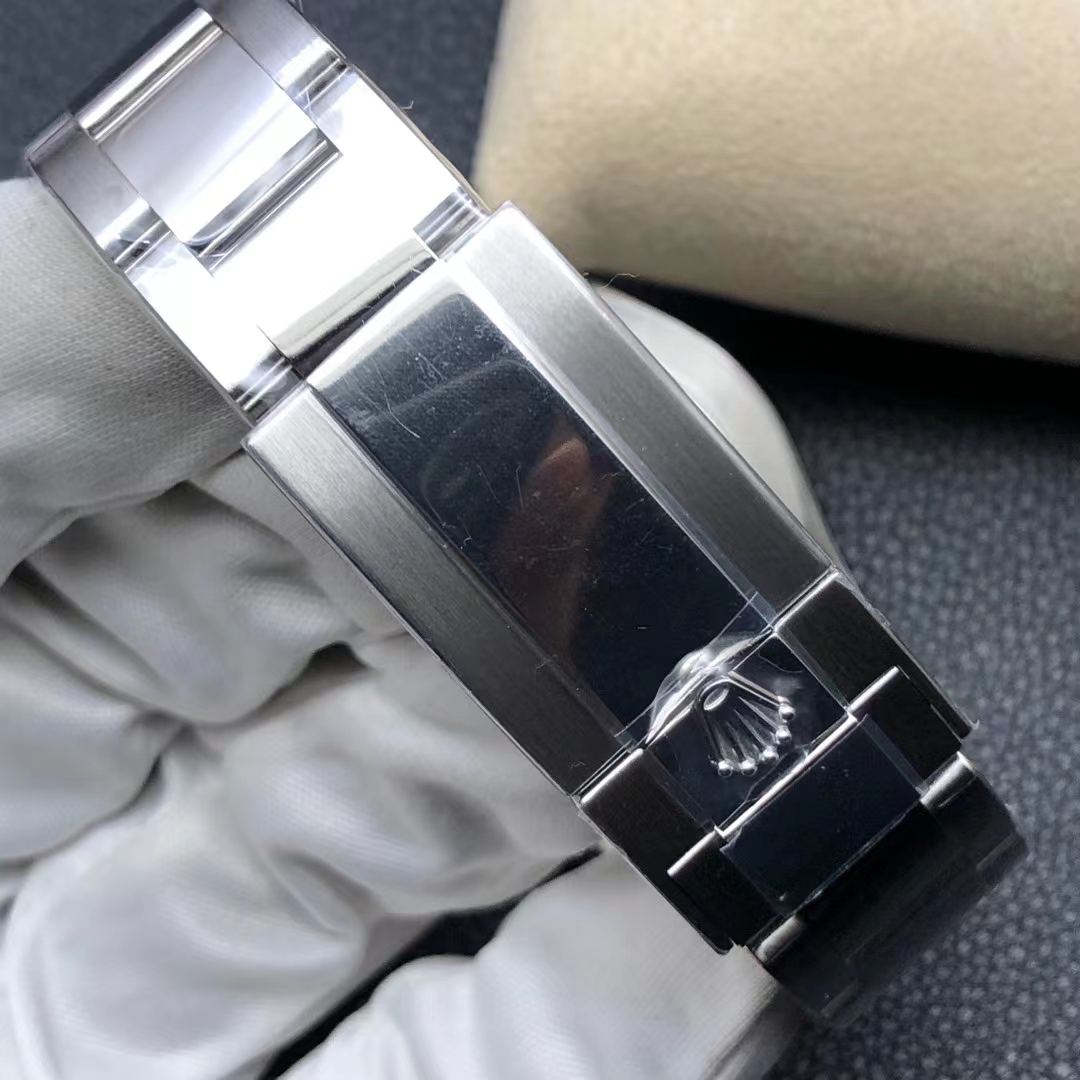 High Quality Replica Detail Shot