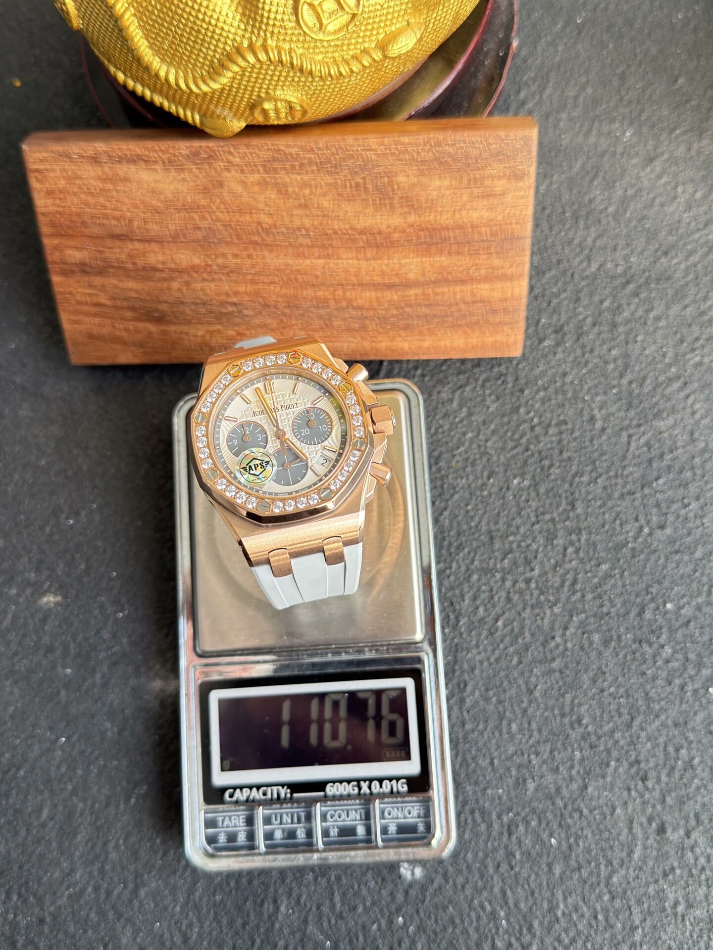 High Quality Replica Detail Shot