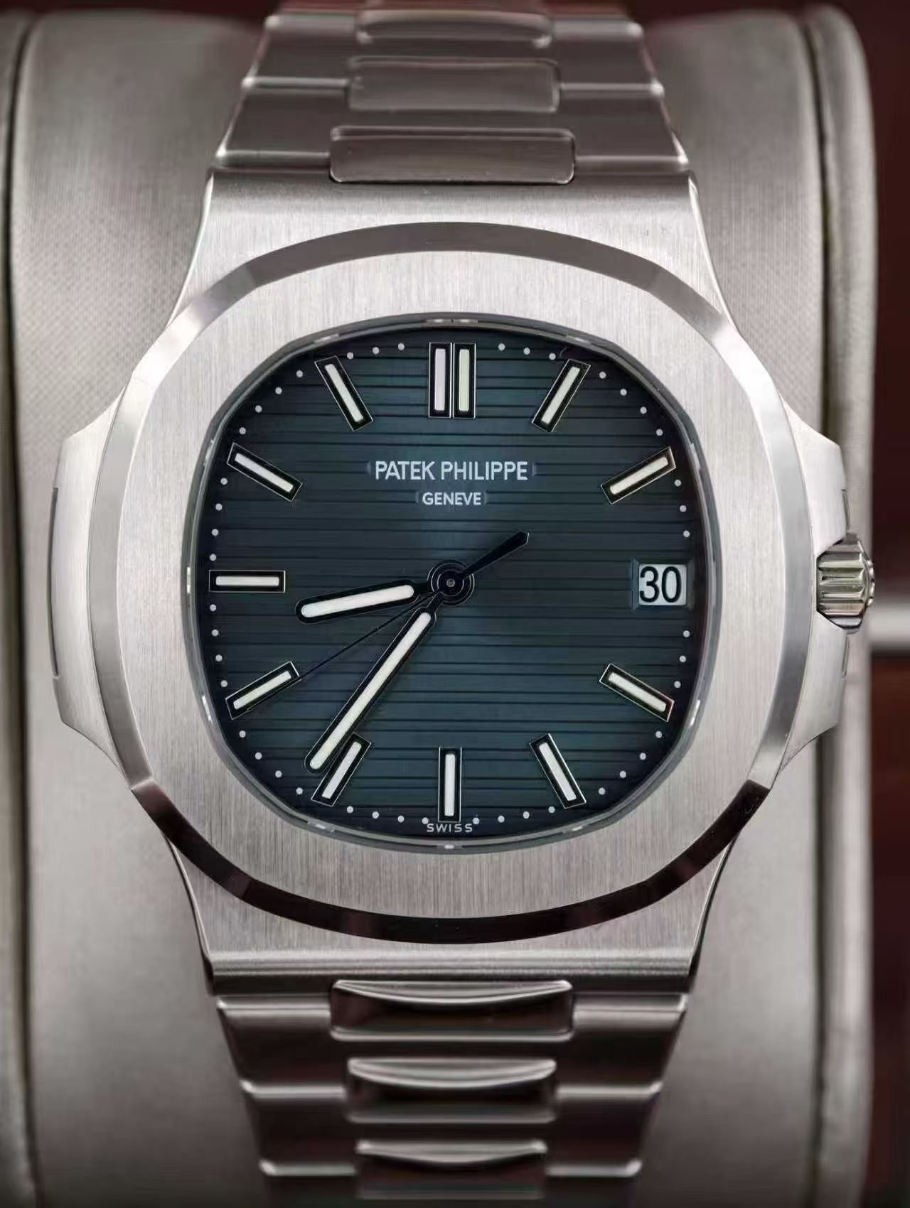 High Quality Replica Detail Shot