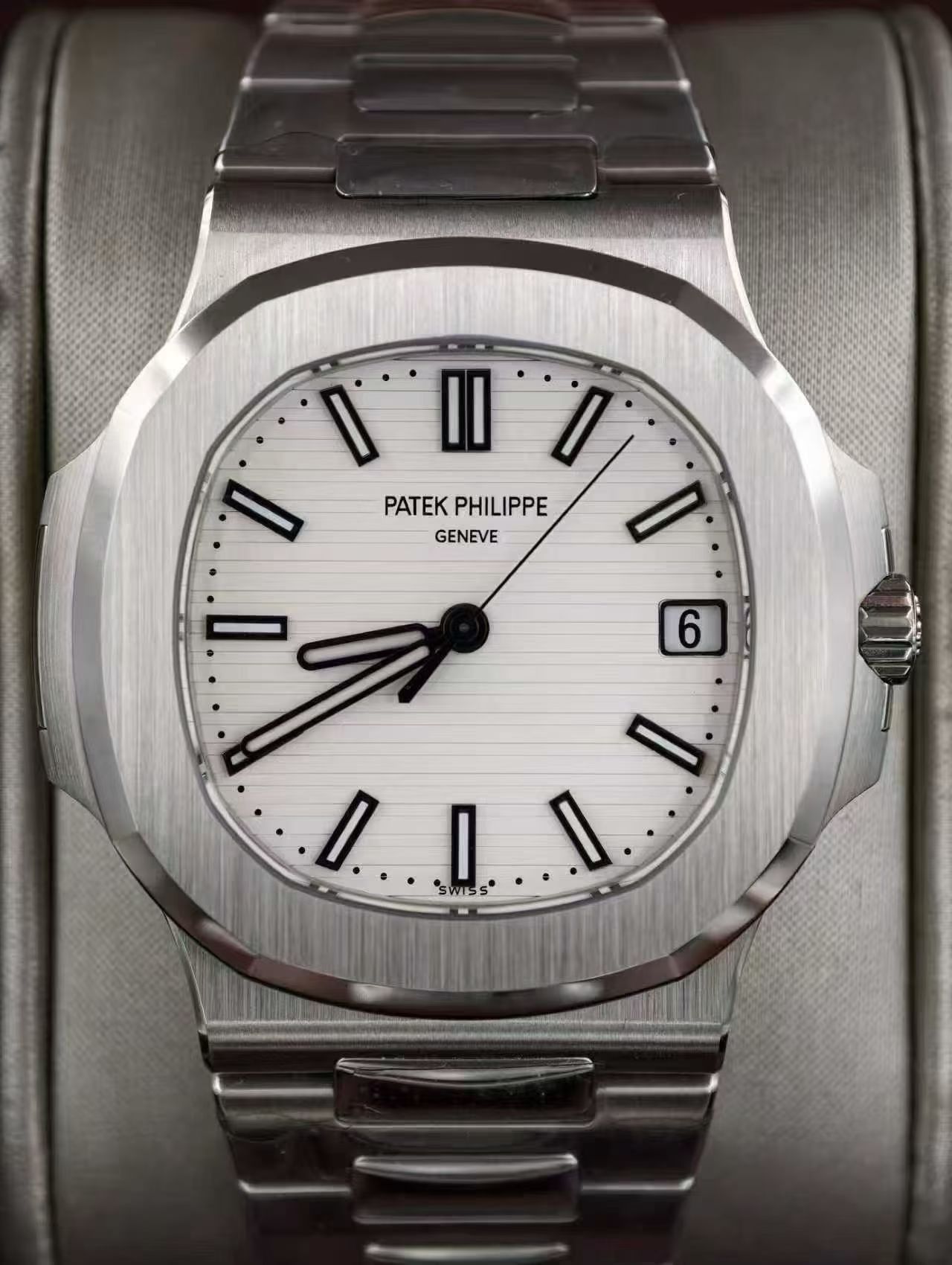 High Quality Replica Detail Shot