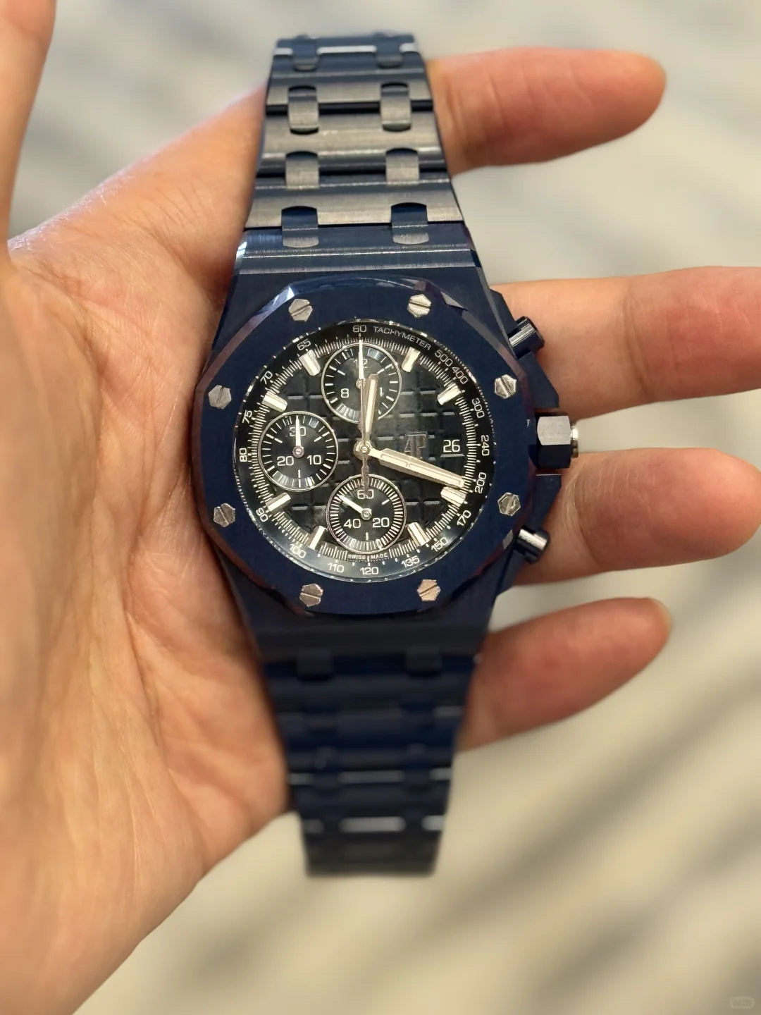 High Quality Replica Detail Shot