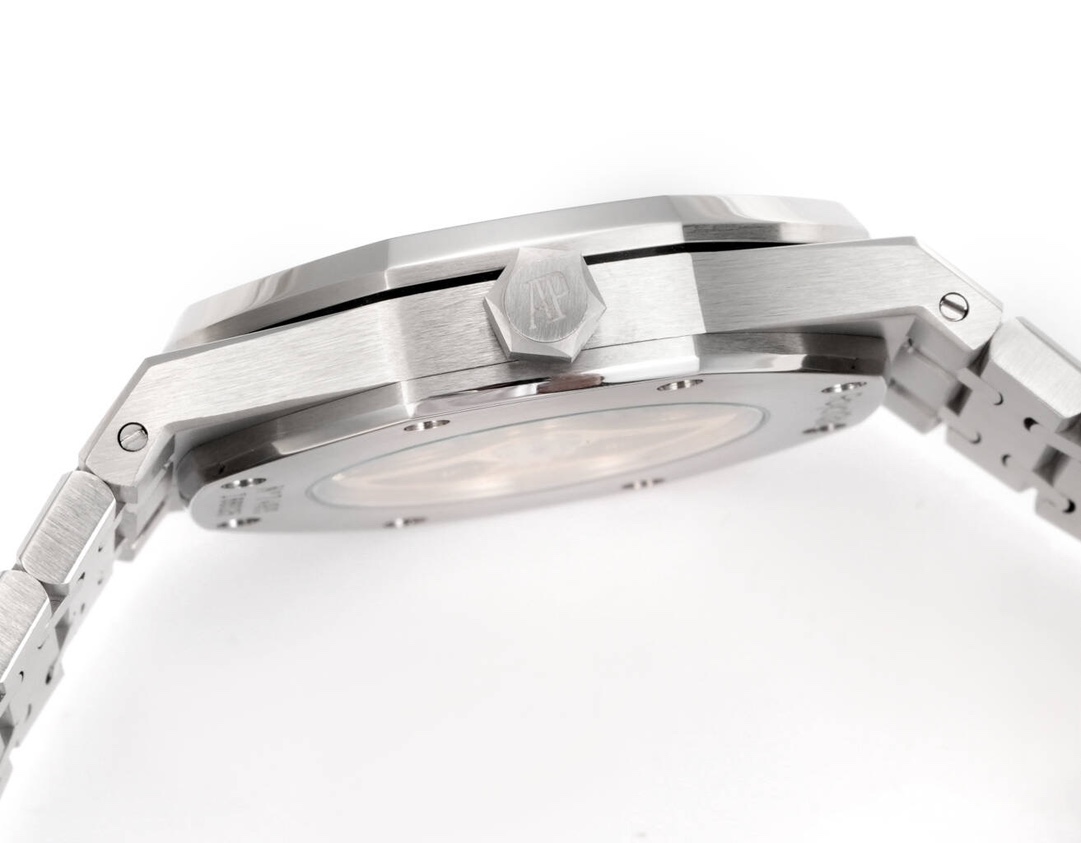 High Quality Replica Detail Shot