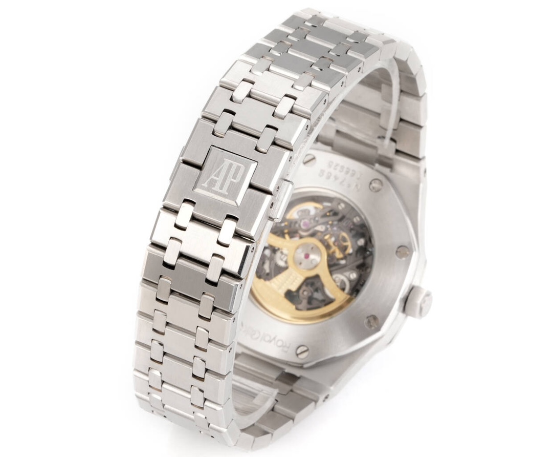 High Quality Replica Detail Shot