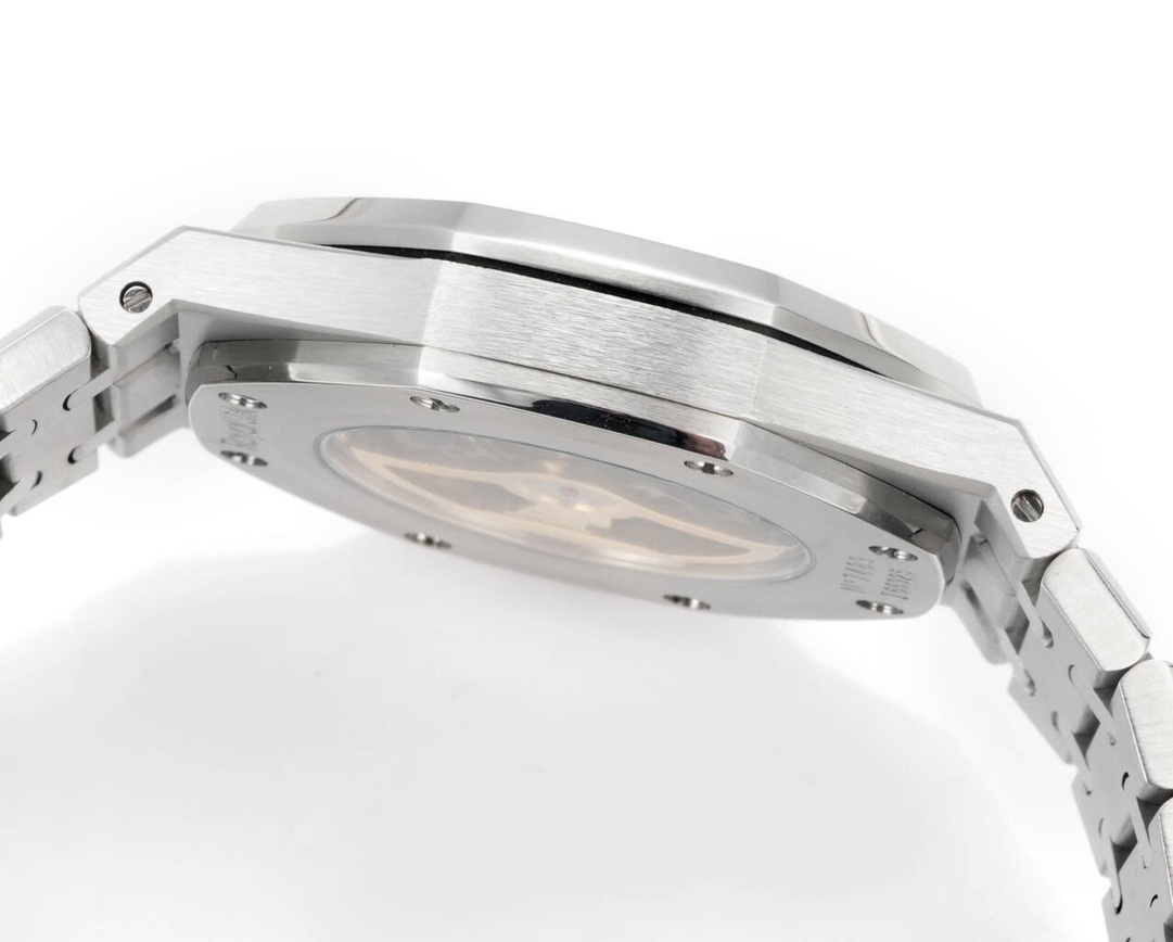 High Quality Replica Detail Shot