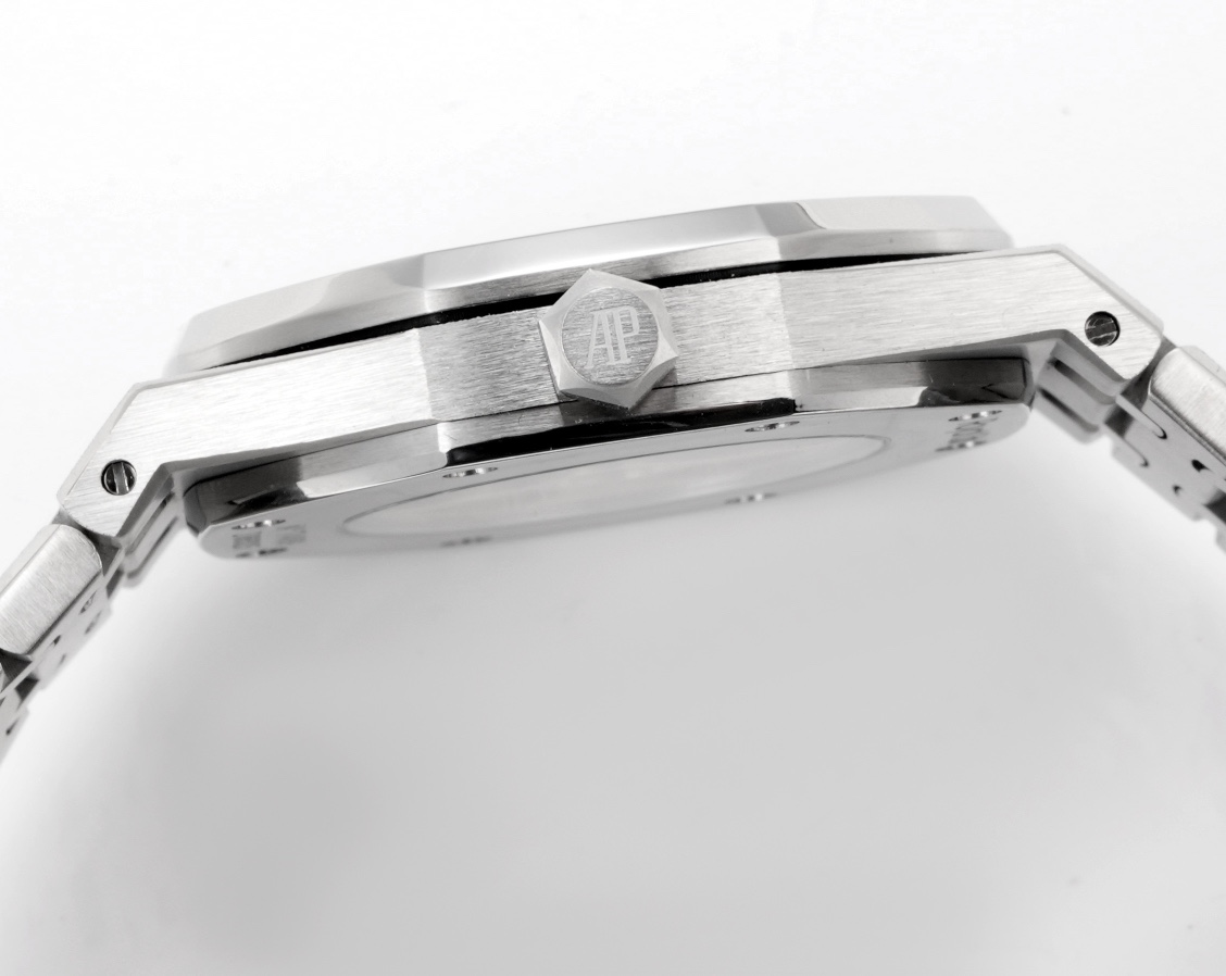 High Quality Replica Detail Shot