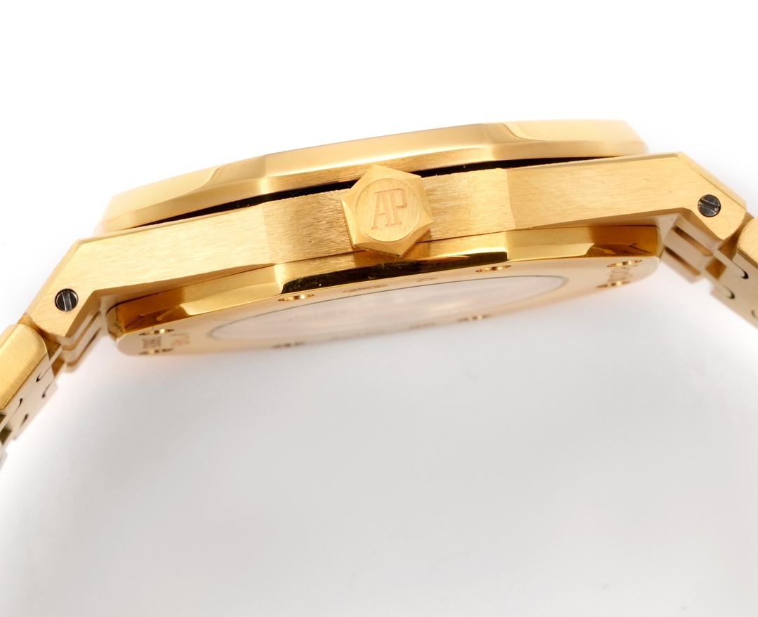 High Quality Replica Detail Shot