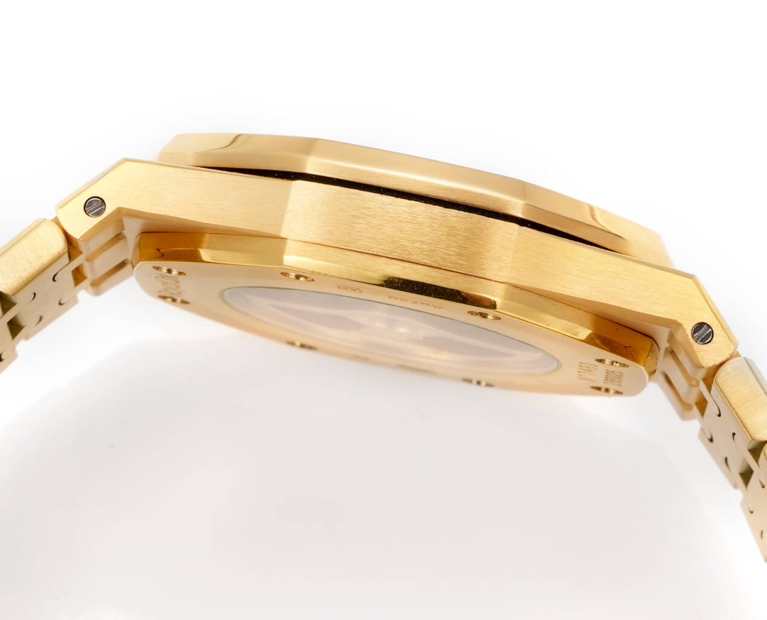 High Quality Replica Detail Shot