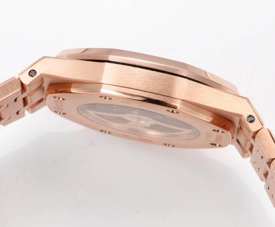 High Quality Replica Detail Shot