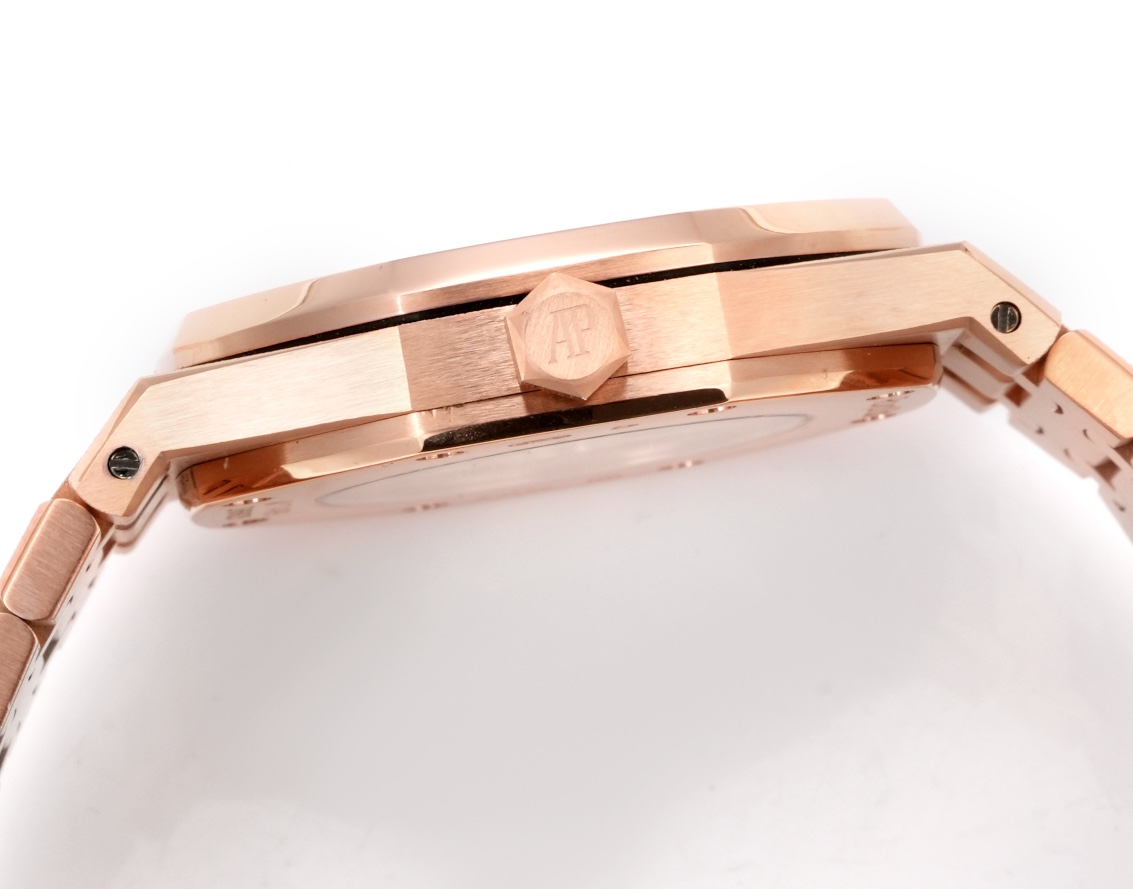 High Quality Replica Detail Shot