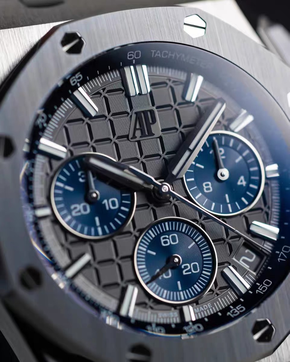 High Quality Replica Detail Shot