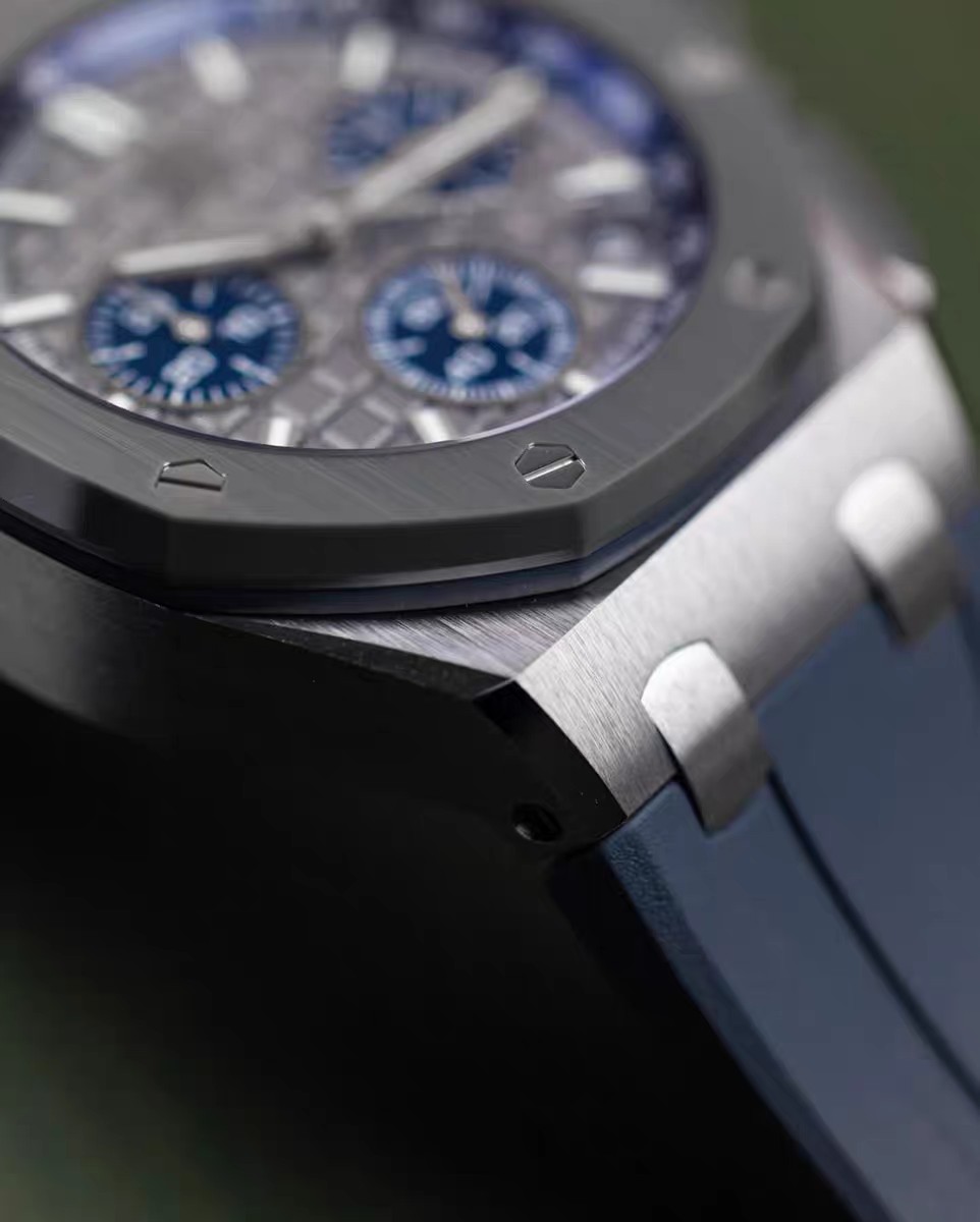 High Quality Replica Detail Shot