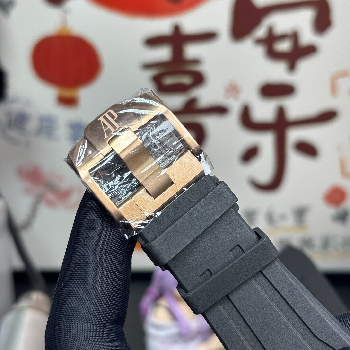 High Quality Replica Detail Shot