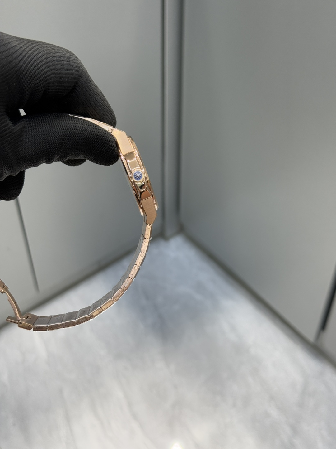 High Quality Replica Detail Shot