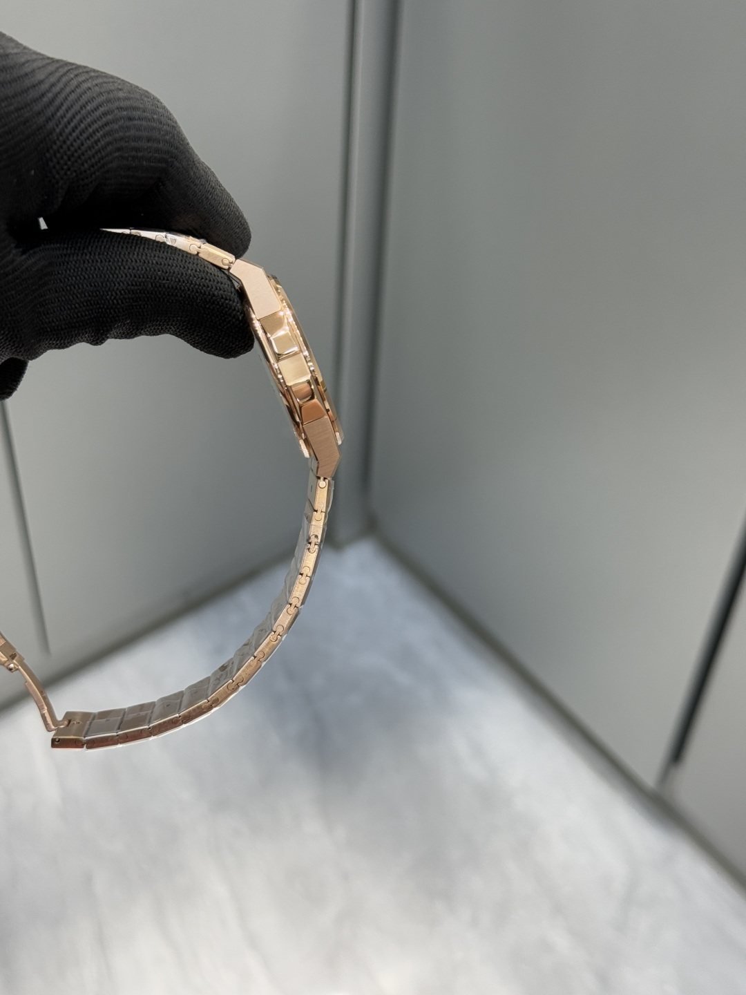 High Quality Replica Detail Shot