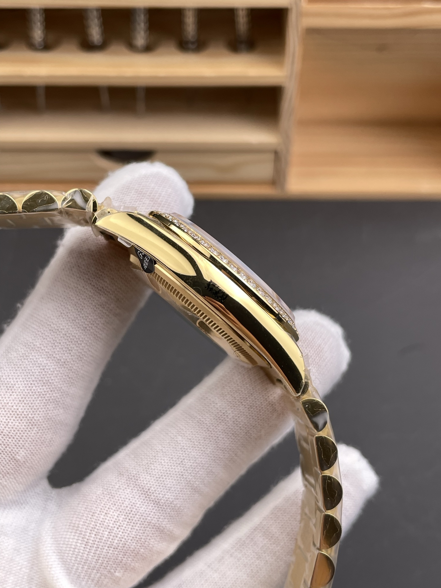 High Quality Replica Detail Shot